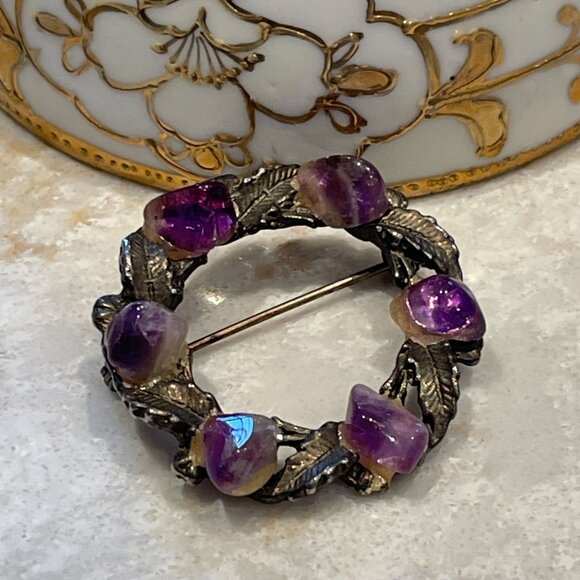 Vintage Gold-Tone Brooch With Purple Stones & Leaf Design - Picture 8 of 8
